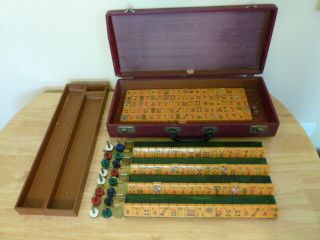 Vintage Royal / Lowe Butterscotch Bakelite Mah - Jongg 164 Tile Game Set W/ Racks