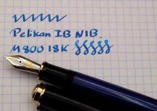 Rare Pelikan M800 Blue Black Fountain Pen With Italic Broad Ib 18k Nib - W/ Box