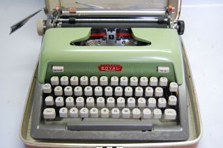 Royal Futura 800 2a Vintage Typewriter 1958 Rare Green W Case Ink