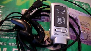 VINTAGE AIWA MINIDISC WALKMAN RECORDER MODEL AM - F75 2