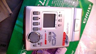 VINTAGE AIWA MINIDISC WALKMAN RECORDER MODEL AM - F75 4