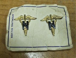 Us Army Nurse Officer Collar Insignia,  Sterling Set On Card With Sterling Clutch