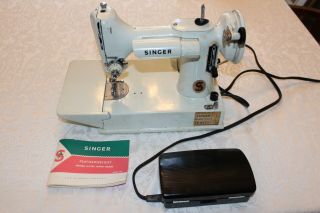 Vintage Singer Featherweight Portable Electric Sewing Machine Model 221k