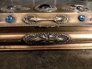 Vintage La Tausca pearls jewlery chest with very fine detail. 2