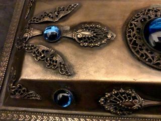 Vintage La Tausca pearls jewlery chest with very fine detail. 3