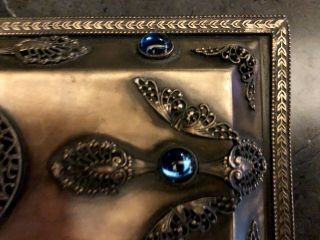 Vintage La Tausca pearls jewlery chest with very fine detail. 5