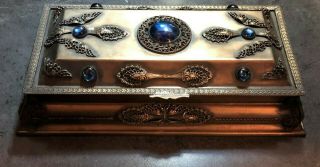 Vintage La Tausca pearls jewlery chest with very fine detail. 7