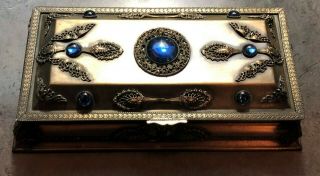 Vintage La Tausca pearls jewlery chest with very fine detail. 8