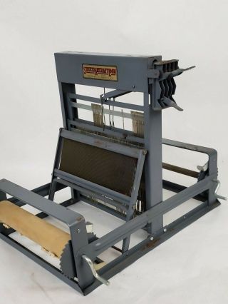 Vintage Structo Artcraft Tabletop Loom 8 "
