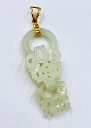 Vintage 18k Yellow Gold Hand - Carved White Jade Drop Pendant
