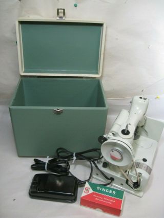 Vintage 221K Featherweight Singer Sewing Machine w/Case & Box 2