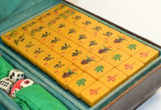 Antique MAHJONG Set Mah Jong Jongg Two Tone Wafer Bakelite Tiles & Leather Case 11