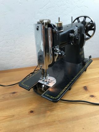 Vintage PFAFF SEWING MACHINE 130 - Made in Germany 4