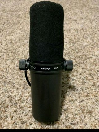 Shure Sm7 Vintage Dynamic Wired Professional Microphone