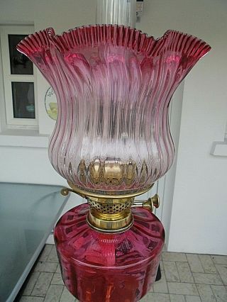 A Fine Quality Edwardian Cranberry/clear Rib Glass Twin Duplex Oil Lamp Shade.