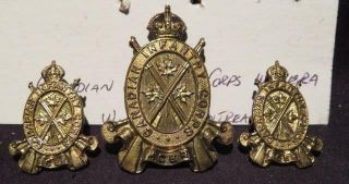 Canadian Infantry Corps Wwii Era Trio Of Items: Collar Dogs & Scully Cap Badge