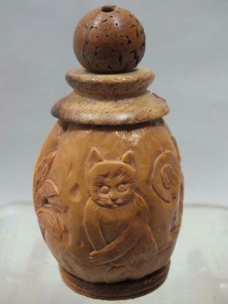 A Chinese Carved Walnut Snuff - Bottle With Cats 20th Century