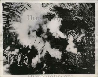 1943 Press Photo Schweinfurt Germany Us Bombers Destroy Factories - Nera00716