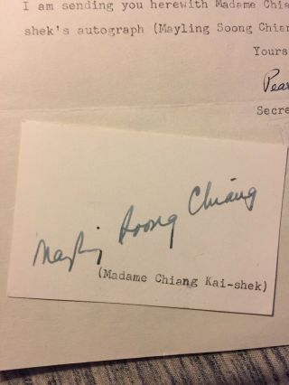 Madame Chiang Kai - shek autograph,  signed vintage Card 1961 2