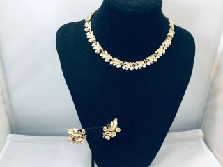 Vtg.  Crown Trifari Demi Shiny Gold Tone Acorns Necklace/earrings