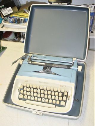 Vintage Royal Safari Portable Typewriter Mid Century Modern & 3