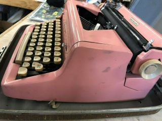 Vintage 1950’s Pink ROYAL QUIET DE LUXE Typewriter & Case Bubblegum Pink 4