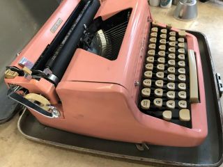 Vintage 1950’s Pink ROYAL QUIET DE LUXE Typewriter & Case Bubblegum Pink 5