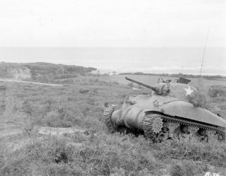 Wwii 1943 4th Field Hospital - American Sherman On Beachhead,  Operation Dragoon