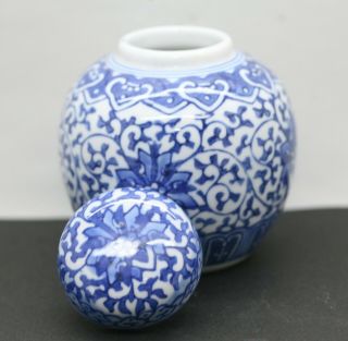 Lovely Vintage Chinese Hand Painted Blue & White Porcelain Lidded Ginger Jar 3