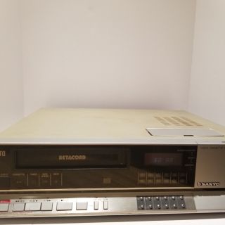 Vintage Sanyo Betacord Video Cassette Recorder Model 4670 2