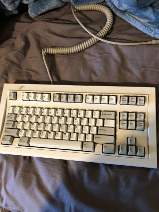 Vtg 1987 Ibm Keyboard Ssk Model M Spacesaver With Cord And Box.