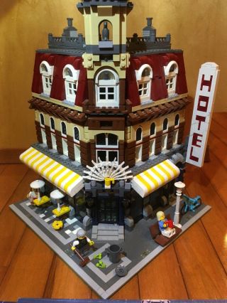 LEGO Café Corner - 10182,  PRE - ASSEMBLED,  RARE RETIRED SET 2