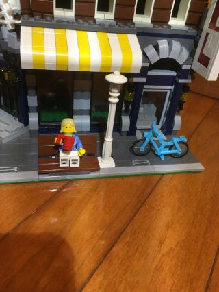 LEGO Café Corner - 10182,  PRE - ASSEMBLED,  RARE RETIRED SET 4