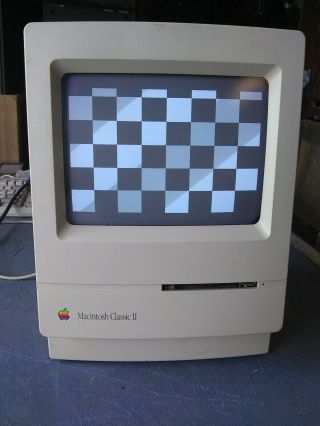 Vintage Apple Macintosh Classic Ii All In One Computer M4150