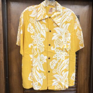 Vintage 1940’s Vertical Pattern Rayon Hawaiian Shirt - M