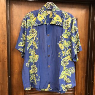 Vintage 1940’s Vertical Pattern Rayon Hawaiian Shirt - Xl