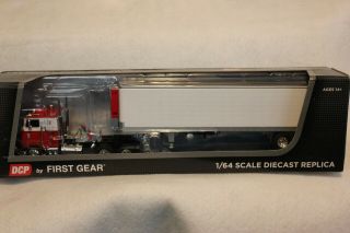 1/64 Dcp/first Gear Peterbilt 352 Coe & 40 
