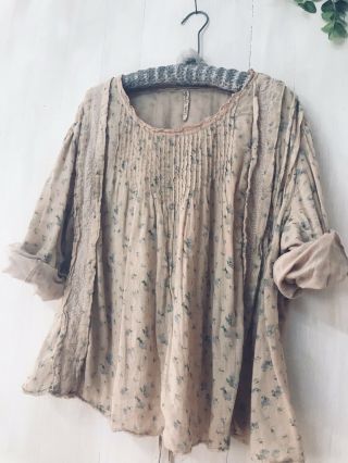 MAGNOLIA PEARL “ELLIE” Blouse,  ANTIQUE BABY PERIWINKLE ROSE,  RARE,  NWT 9