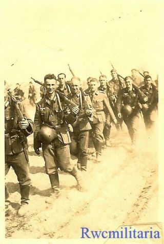 March To War Loaded Wehrmacht Combat Infantry Truppe Moes On Road To Front