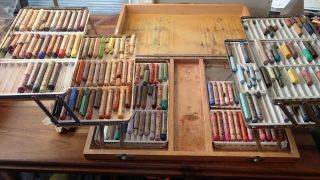 Vintage Rembrandt Grumbacher Pastels In Wooden Case With Cantilevers
