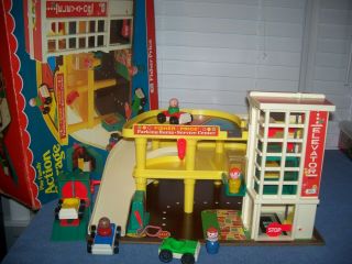 Vintage 1977 Fisher Price Play Action Garage 930 Parking Service Complete W\ Box