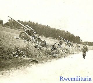 At Ready Wehrmacht Sfh.  18 15cm Artillery Gun Batterie Set Up In Field By Road