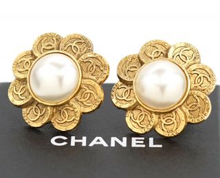 Chanel Camellia Flower Pearl Earrings Gold Clips Vintage W/box V1857