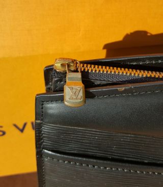 Vintage Louis Vuitton Black Patent Epi Brass Buckle Hand Bag w/Shoulder Strap 3