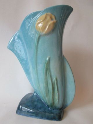 Tulip Vase Vintage Roseville Art Pottery: Blue Wincraft Pattern Exc