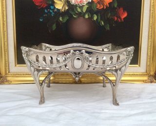 Stunning Antique Regency Style Repousse Silver Plated Footed Centrepiece Bowl
