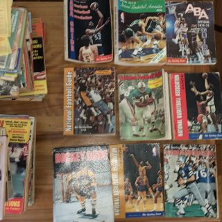 Vintage FOOTBALL DIGEST Basketball Digest Hockey & Soccer Digest Magazines.  150, 3