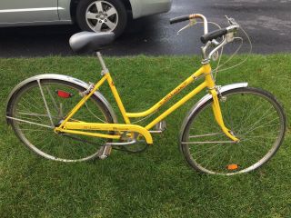 Vintage 1974 Schwinn Breeze - Kool Lemon 3 Speed 26” Womans Bicycle 2