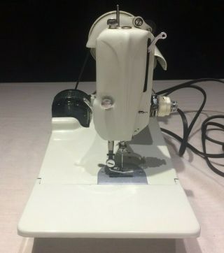 Vintage Singer White 221K Featherweight Sewing Machine & Green Case 5
