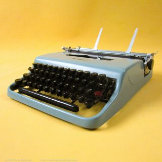 1955 Olivetti Lettera 22 Vintage Typewriter - Serviced,  Ribbon